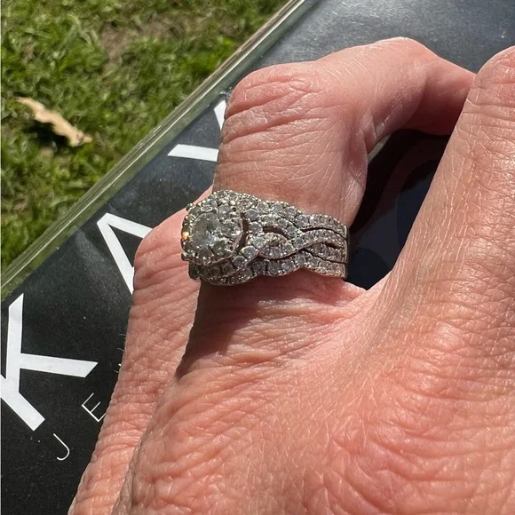 Kay Jewelers white gold wedding ring set. - Picture 4 of 5